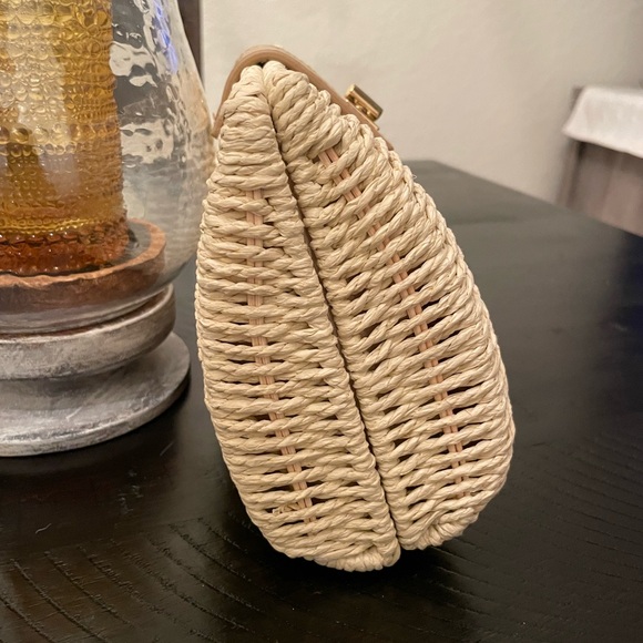 Ann Taylor straw woven clutch with gold accents. Fold over toggle closure. - Picture 8 of 12